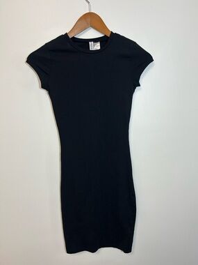 H and M Black Short-Sleeve Bodycon Dress